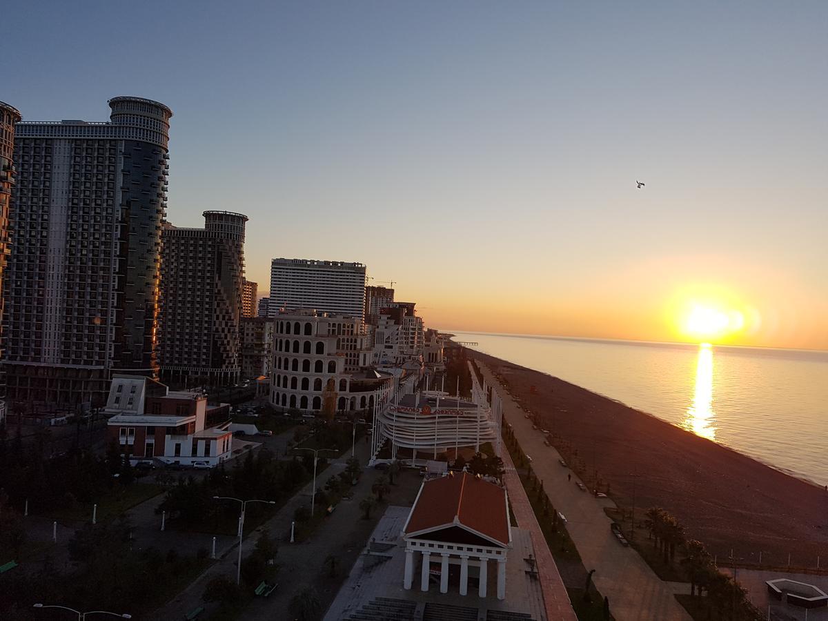 Holiday Lux Sea Towers Batumi Eksteriør bilde